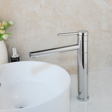 Draaibare chroom wastafelkraan