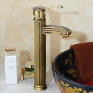 Elegante brons kleurige wastafelkraan