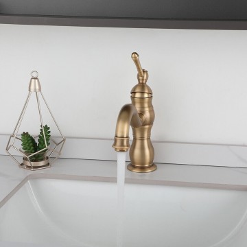 Elegante bronskleurige wastafel kraan