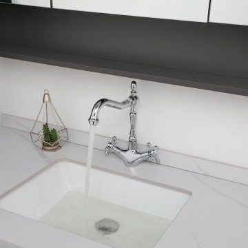 Elegante chroom wastafelkraan