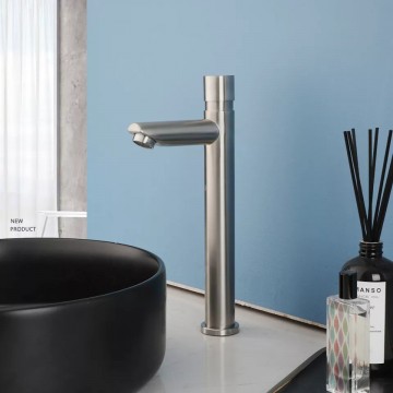 Elegante geborsteld nikkel zelfsluitende kraan