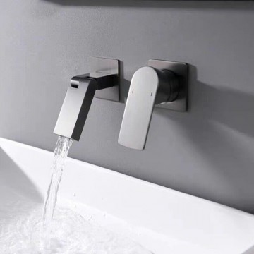 Elegante gun metal inbouwkraan met draaibare uitloop