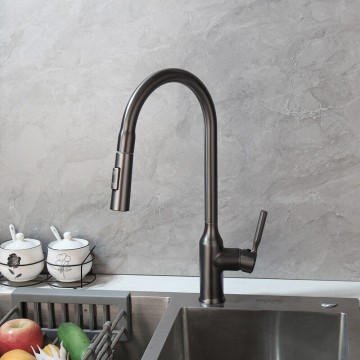 Elegante gun metal keukenkraan met uittrekbare sproeikop