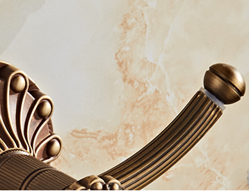 Elegante handdoekhaak brons