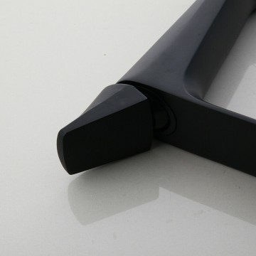 Elegante zwarte badkamerkraan