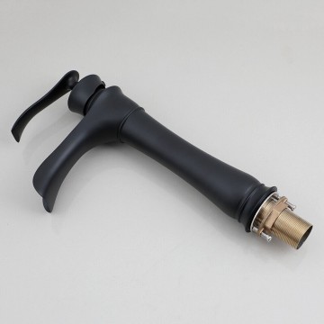 Elegante zwarte wastafel kraan