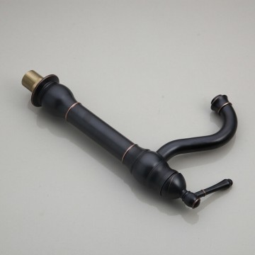 Fraaie donkere kraan