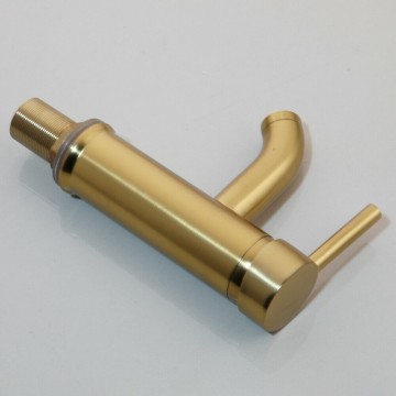 Geborsteld gouden kraan badkamerkraan