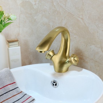 Geborsteld gouden meng kraan wastafelkraan