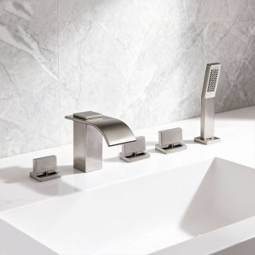 Geborsteld nikkel 5 delige waterval badkraan 1