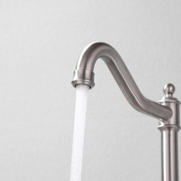 Geborsteld nikkel keukenkraan draaibaar sfeer