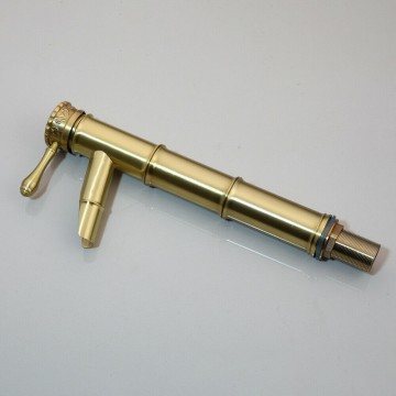 Geborstelde kraan gouden afwerking