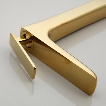 Gepolijste kraan goud