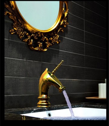 Gouden unicorn kraan