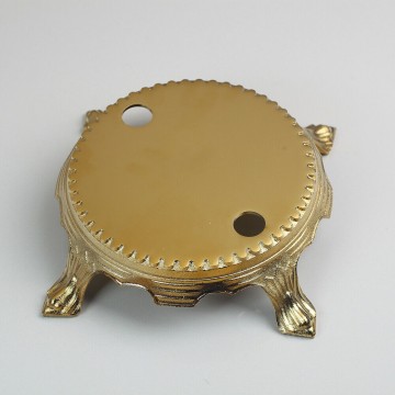 Gouden voet van badkraan