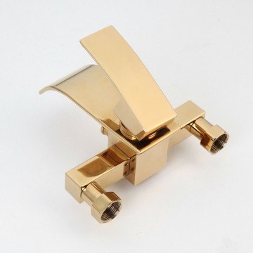 Goudkleurige watervalkraan 0