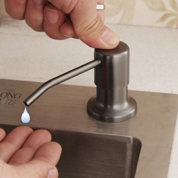 Gun metal zeepdispenser