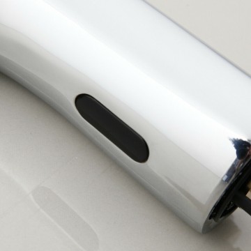 Handenvrije chroom kraan