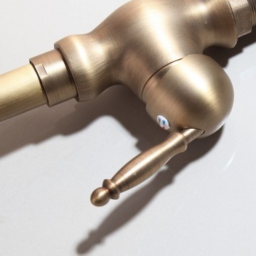 Hendel bronskleurige wastafelkraan draaibaar