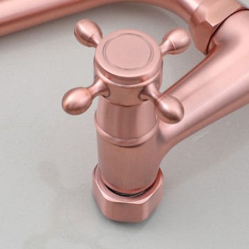 Hendel koperkleurige muurkraan