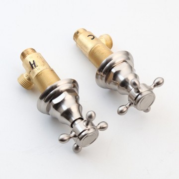 Hendels geborsteld nikkel muurkraan