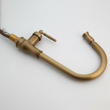 Hoge keukenkraan brons