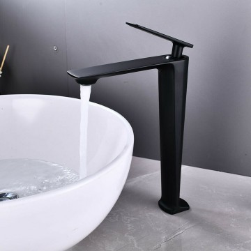 Hoge moderne kraan 0