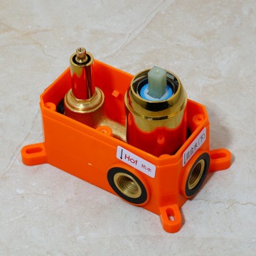 Inbouw box gouden douche set