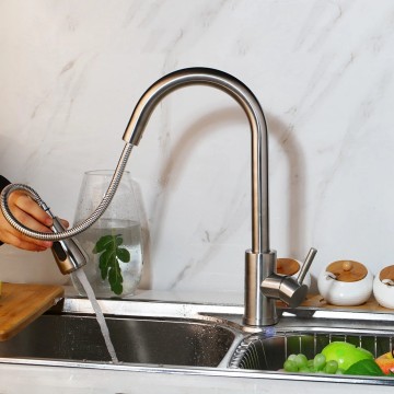 Keukenkraan geborsteld nikkel uittrekbaar 1