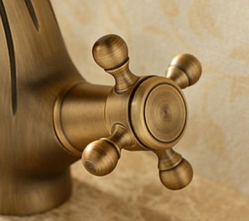 Nostalgische wastafelkraan Klassiek model Brons afgewerkt retro