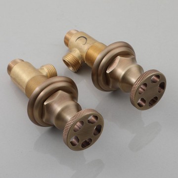 Knoppen bronskleurige muurkraan