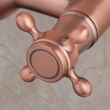 Koperkleurige wastafelkraan mengkraan