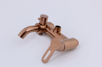 Kraan van douche set rose goud afgewerkt