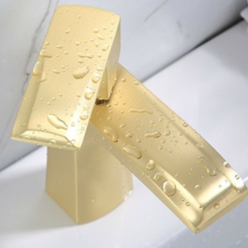 Kraan voor badkamer mat goud