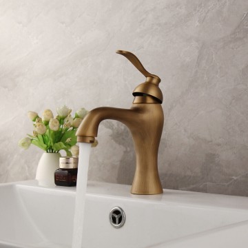 Landelijke bronskleurige mengkraan nostalgisch model