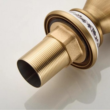 Landelijke bronskleurige wastafelkraan met keramiek handvat 13