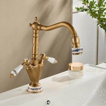 Landelijke bronskleurige wastafelkraan met keramiek handvat 4