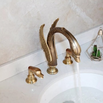 Landelijke inbouw badkraan