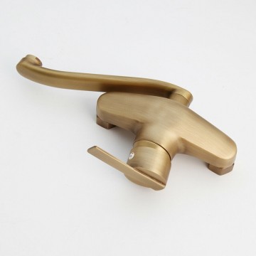 Landelijke muurkaan brons