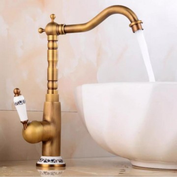 Landelijke nostalgische bronskleurige wastafelkraan hoog model 2