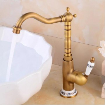 Landelijke nostalgische bronskleurige wastafelkraan hoog model 4
