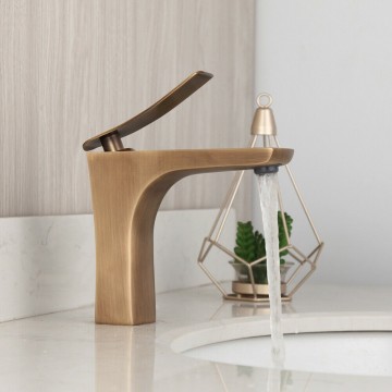 Landelijke stijl mengkraan bronskleurig