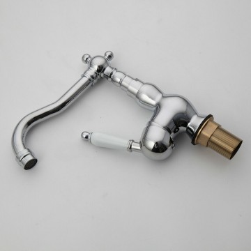 Landelijke wastafelkraan chroom uitvoering