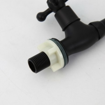 Landelijke zwarte koud water kraan