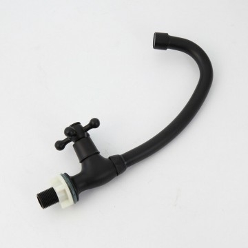 Landelijke zwarte koudwater kraan