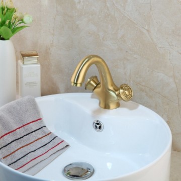 Mengkraan mat goud afgewerkt