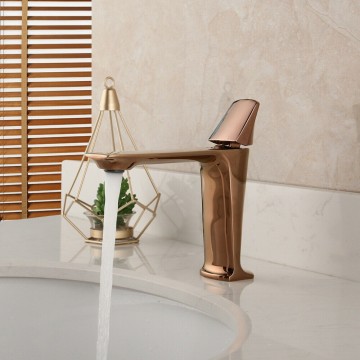 Moderne rose gouden kraan