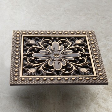 Mooie bronskleurige doucheput badkamer