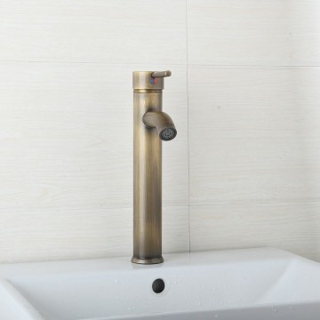 Mooie bronskleurige mengkraan