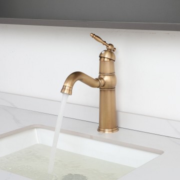 Mooie bronskleurige wastafelkraan b426